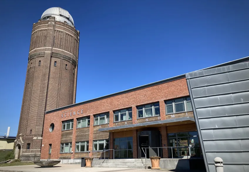 Red brick buildning next to an old water tower. Photo: Johan Joelsson. 
